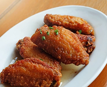 Crispy Chicken wings Shaken with Garlic Fish Sauce